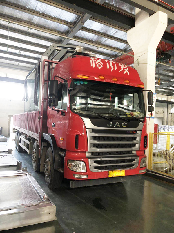 2018.6.27  江蘇邳州公交站臺、候車亭發(fā)貨